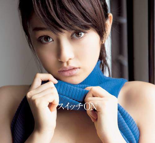 山地まり　手掌胸罩也擋不住滿出來的乳量