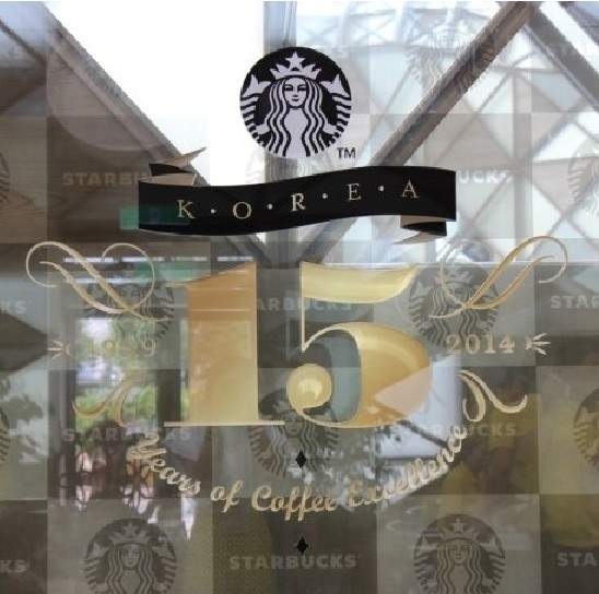 《韓國星巴克》15周年紀念店盛大開幕啦~ 《韓國星巴克》15周年紀念店盛大開幕啦~