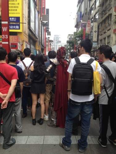 《有事》地球危機!神秘鎧甲戰士街頭直擊?!Σヽ(゚Д ゚; )ノ 《有事》地球危機!神秘鎧甲戰士街頭直擊?!Σヽ(゚Д ゚; )ノ