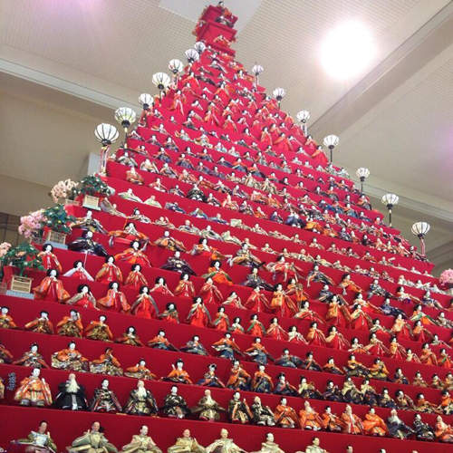 日本最高《雛壇》擺滿滿的雛人形好像有點點...恐怖(抖) 日本最高《雛壇》擺滿滿的雛人形好像有點點...恐怖(抖)