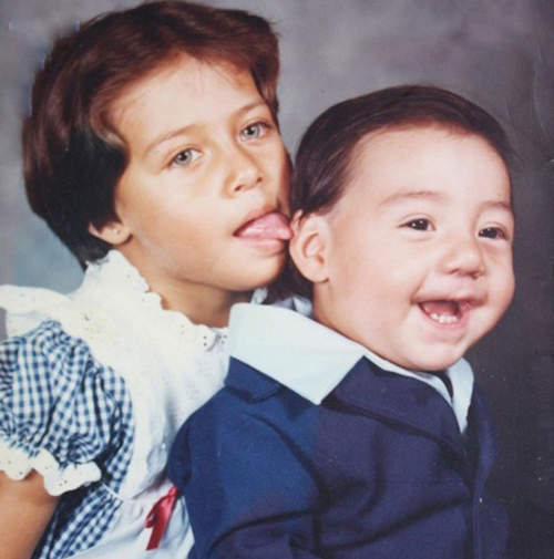 《怪怪家庭照》來~~姊姊幫你掏耳朵(噁)