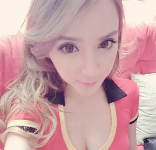 賈伊始 最性感爆乳車工露出腹肌幹黑手 賈伊始 最性感爆乳車工露出腹肌幹黑手