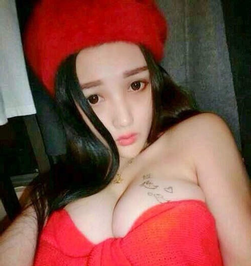 奶字妹南龏晨　那胸口到底是在寫些什麼呢？