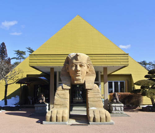 日本B級景點《金字塔溫泉》完全壓抑不住這想吐槽的心情（憋）