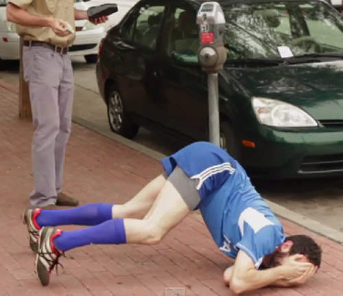 超KUSO罰單假摔　與世界杯足球賽有關的好笑影片送上