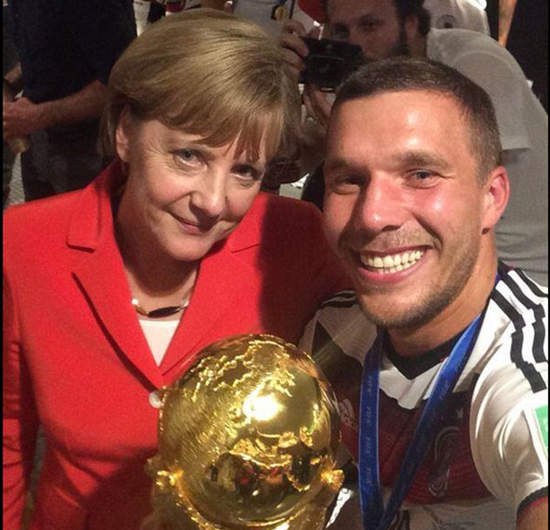 世界盃《德國隊更衣室》這麼冷靜的慶祝方式也很德國 世界盃《德國隊更衣室》這麼冷靜的慶祝方式也很德國