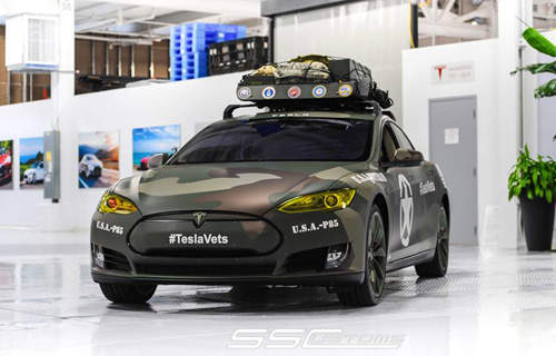 迷彩塗裝《Tesla Model S》是要準備上戰場嗎？