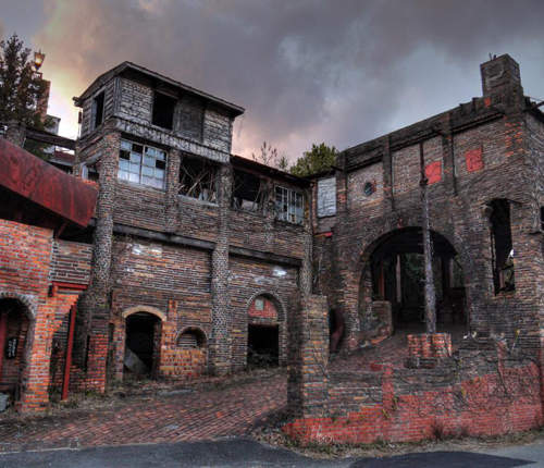 外觀根本廢墟的《紅磚咖啡廳》壞天氣來更有fu喔～