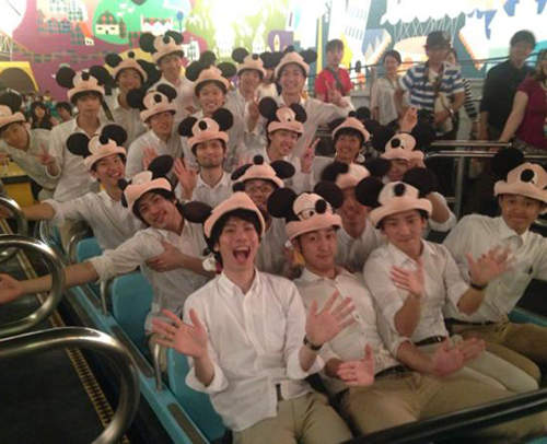 一群男子去迪士尼發生出乎意料的事 這將變成潮流的預感是? 一群男子去迪士尼發生出乎意料的事 這將變成潮流的預感是?