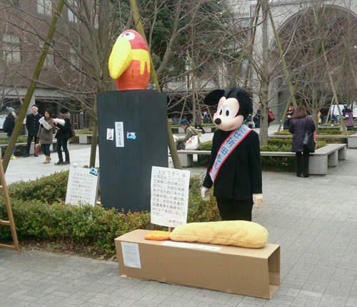 惡搞校園銅像《折田先生像》最新版登場 京都大學學生真是太有才啦ww 惡搞校園銅像《折田先生像》最新版登場 京都大學學生真是太有才啦ww