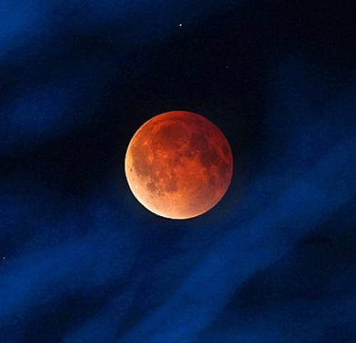 10月8日月全食  娘子快跟牛魔王出來看月亮啊