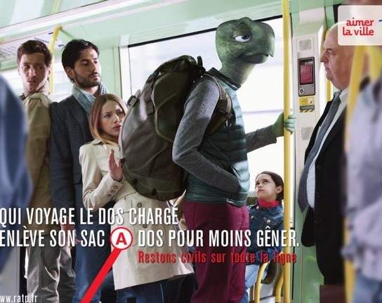 《搭乘公共交通工具禮儀》背後背包竟然是沒有禮貌的行為？！