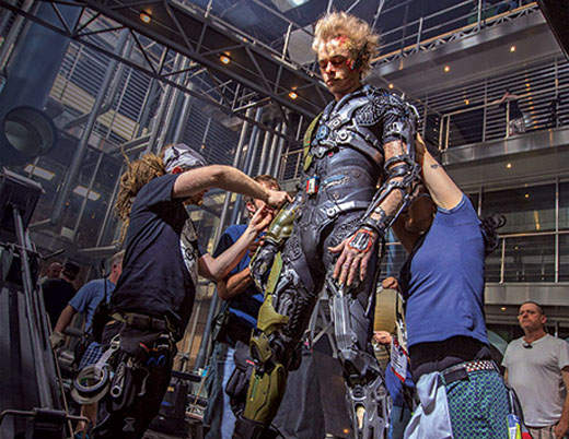 《綠惡魔》一身酷炫妝扮的幕後 可不是喊變身就好了... 《綠惡魔》一身酷炫妝扮的幕後 可不是喊變身就好了...