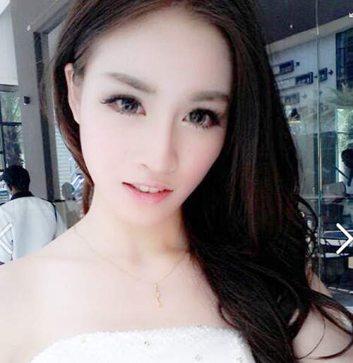 Rinny曉渝 掀開引擎蓋的瞬間我傻眼惹❤ Rinny曉渝 掀開引擎蓋的瞬間我傻眼惹❤