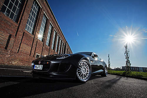 新鞋上身《Jaguar F-Type Coupe》性能升級預備中 新鞋上身《Jaguar F-Type Coupe》性能升級預備中