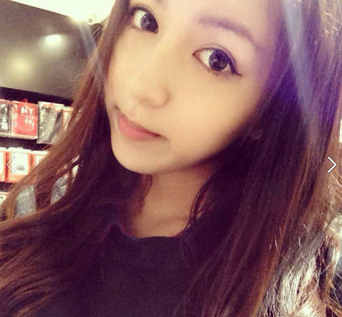 Kaye 冰冰 春電展上亮眼的可愛腕錶妹 Kaye 冰冰 春電展上亮眼的可愛腕錶妹