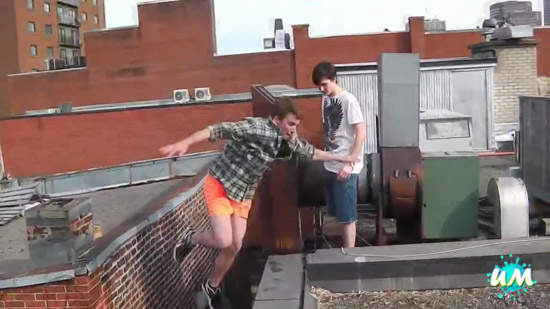 《跑酷失敗》哎唷~看起來超痛啊... 《跑酷失敗》哎唷~看起來超痛啊...