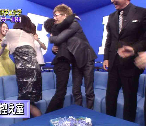 GACKT×西川貴教之「愛的抱抱」也也...也太害羞了吧⚈̤꒫⚈̤ GACKT×西川貴教之「愛的抱抱」也也...也太害羞了吧⚈̤꒫⚈̤