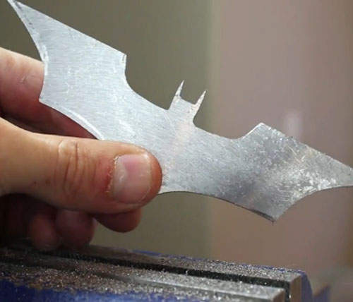 《DIY蝙蝠飛鏢》真實打造杯特麵的投擲武器 《DIY蝙蝠飛鏢》真實打造杯特麵的投擲武器