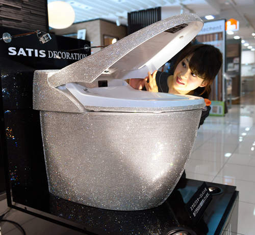 《千萬日圓水鑽馬桶》這也算是聖誕節應景小物？