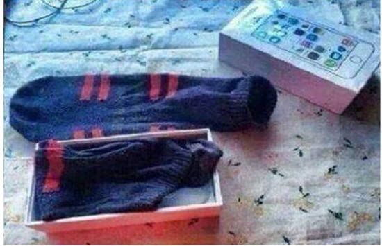 莫名其妙的《整人禮物》說好的iphone呢(震怒) 莫名其妙的《整人禮物》說好的iphone呢(震怒)