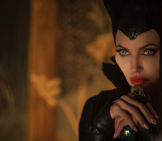 《黑魔女:沉睡魔咒》預告 大小公主與國王劇照釋出 《黑魔女:沉睡魔咒》預告 大小公主與國王劇照釋出