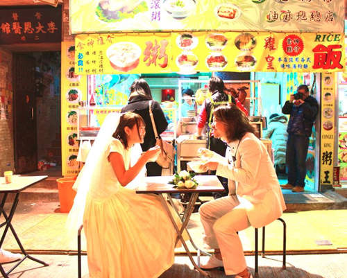 日本版《穿婚紗遊世界》這一對情侶太可愛 日本版《穿婚紗遊世界》這一對情侶太可愛