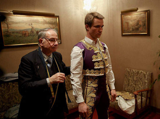 《鬥牛士專屬裁縫店》生死關頭的衣服當然要訂製