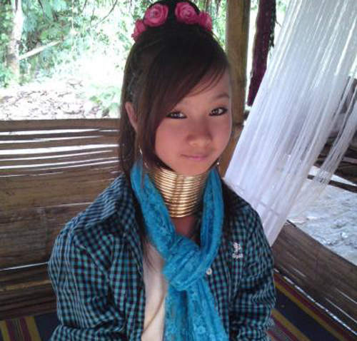 長頸族美少女　脖子少說20公分都快比鄉民還長惹