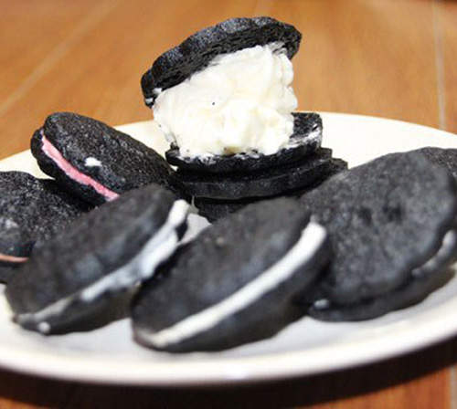 日網友自製《Oreo餅乾》夾心也夾太高了吧 日網友自製《Oreo餅乾》夾心也夾太高了吧