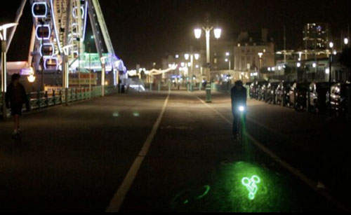 超炫《Blaze腳踏雷射投影燈》    讓你夜晚騎車開路更安全