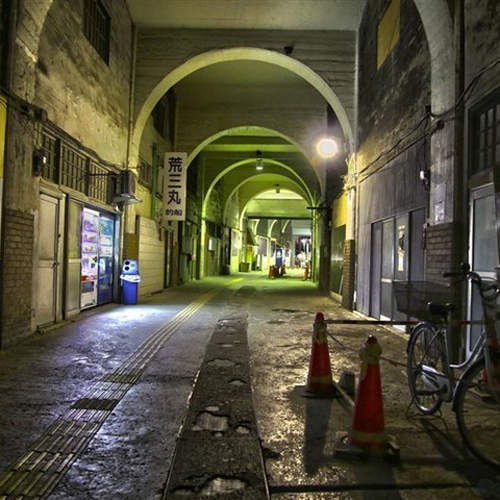 無人車站《國道站》留有戰爭彈痕的秘境車站