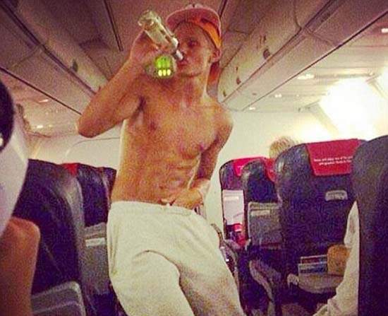 空服員眼中的《丟臉乘客》請想想如果你是服務員你會高興嗎？