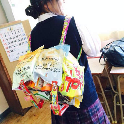 日韓《零食背包》大流行　送禮自用兩相宜啊～（小跳步）