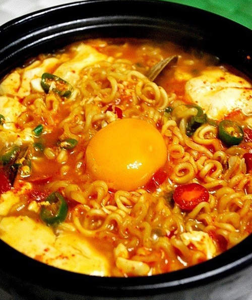 2013最強泡麵系列文　彷彿都聞到麵的香味了￣﹁￣