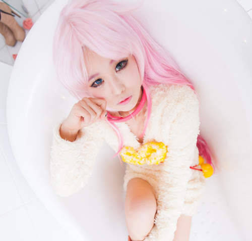 yukyo 無辜模樣惹人憐的浴缸美眉 yukyo 無辜模樣惹人憐的浴缸美眉