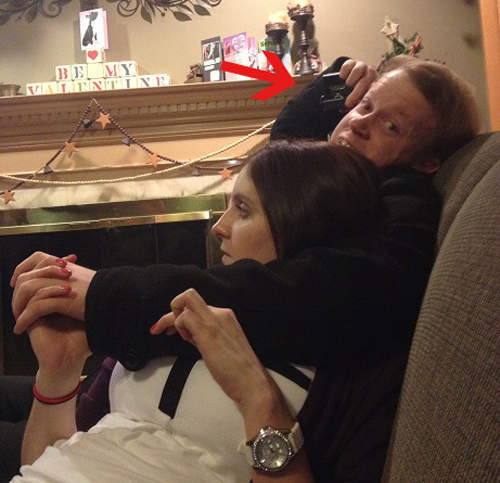 求婚前挑戰《秘密自拍》到底會不會被女朋友發現呢? 求婚前挑戰《秘密自拍》到底會不會被女朋友發現呢?