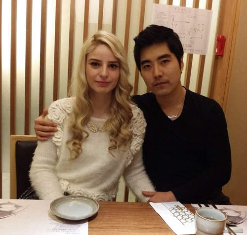 見面兩次就求婚 韓男與金髮美女的閃光文●△● 見面兩次就求婚 韓男與金髮美女的閃光文●△●