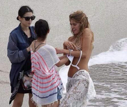 偷偷看一下《豪邁超模》Maryna Linchuk是怎麼在海邊換衣服的  偷偷看一下《豪邁超模》Maryna Linchuk是怎麼在海邊換衣服的