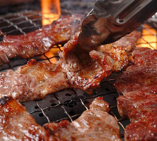 超有梗《燒肉店的注意事項》店員服務也太周到惹吧www