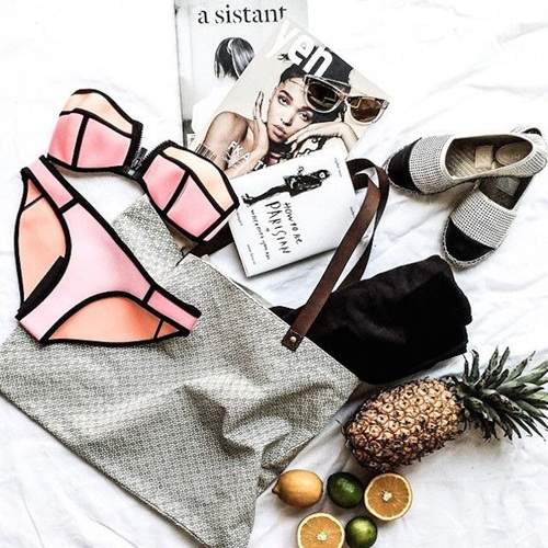 幻想Play《少女分享包包物品》看到比基尼就想像穿起來的樣子(ﾟ∀ﾟ )