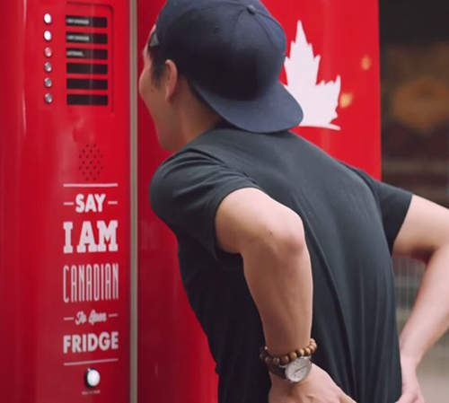 Google製《Molson啤酒機》讓路人挑戰打開它喝免費啤酒