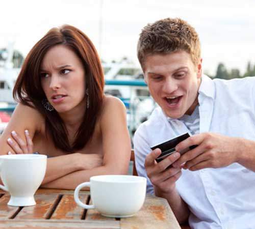 網友票選《令人反感的手機習慣 TOP 10 排行榜》我中了六個 Orz