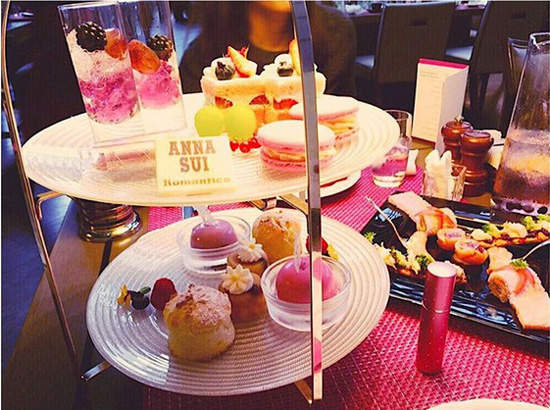 《Anna Sui 下午茶》以後不小心把化妝品吃進肚子裡怎麼辦XD 《Anna Sui 下午茶》以後不小心把化妝品吃進肚子裡怎麼辦XD