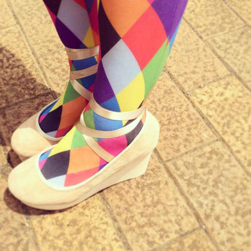 男生票選《最無法接受的褲襪顏色》太搶眼也未必是好事啊（茶）