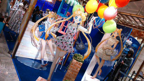 新宿伊勢丹《美少女戰士時裝》櫃位好可愛唷