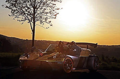 《KTM X-BOW GT Dubai Gold Edition》金光閃閃超貴氣