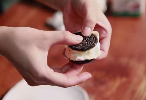 OREO新吃法《烤棉花糖OREO》香香甜甜難以抗拒~ OREO新吃法《烤棉花糖OREO》香香甜甜難以抗拒~