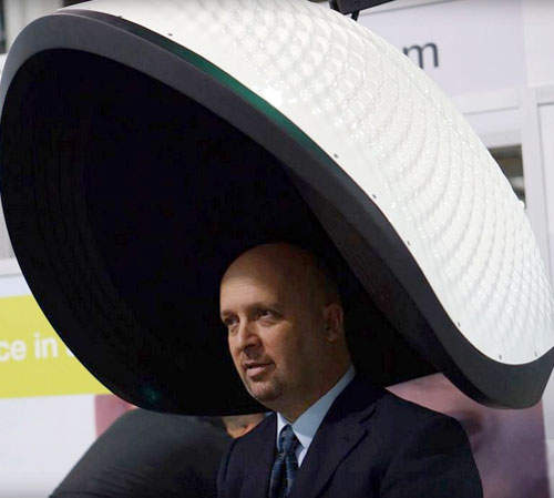 2015 CES展《超巨大安全帽》就算是高科技也沒辦法接受啊（傻眼）