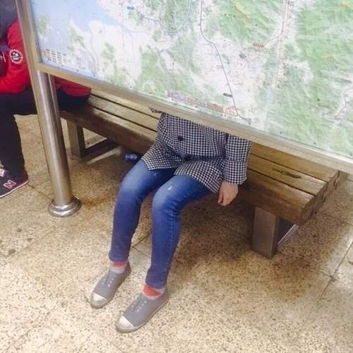 《匪夷所思的休息椅》要人家這樣坐有點害羞耶 《匪夷所思的休息椅》要人家這樣坐有點害羞耶